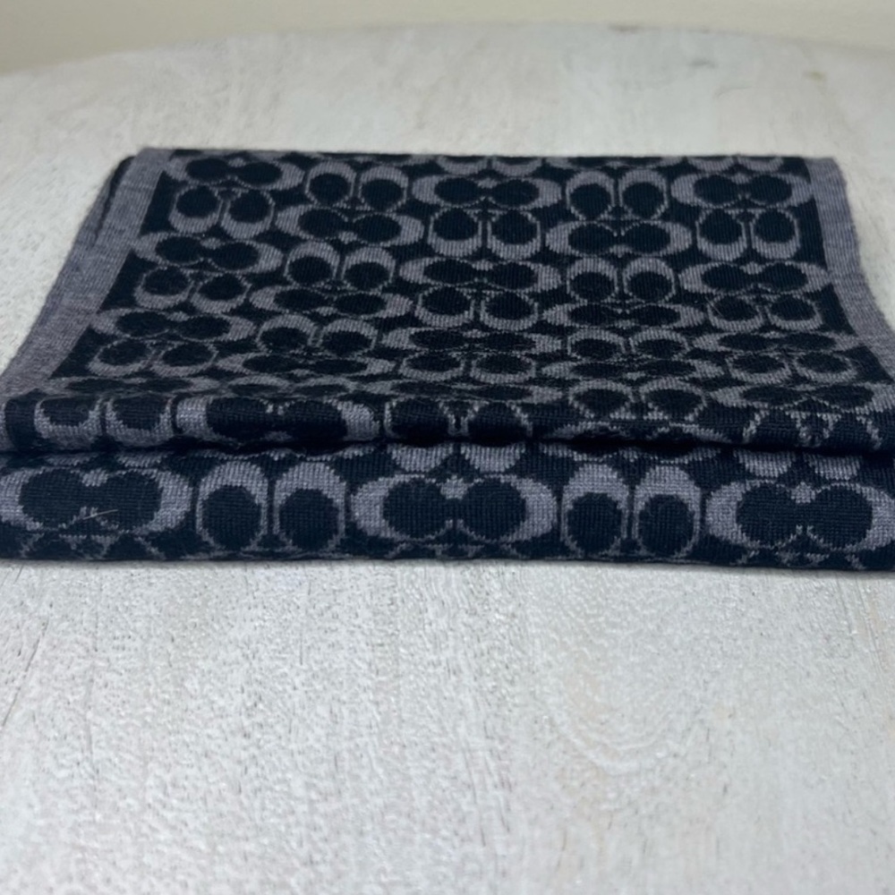 Coach Merino Wool Black and Gray Reversible Signature C’s Scarf - Picture 5 of 8